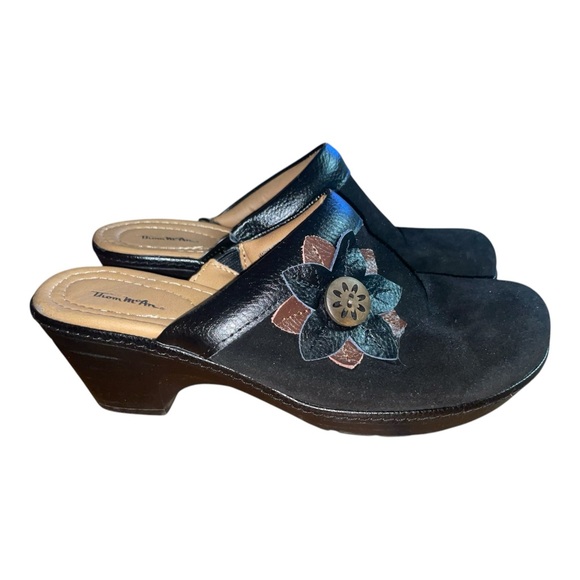 Thom McAn Slip On Clogs Black W/ Flower Accent  #40803 Leather Upper Women’s 8 W - Picture 5 of 12
